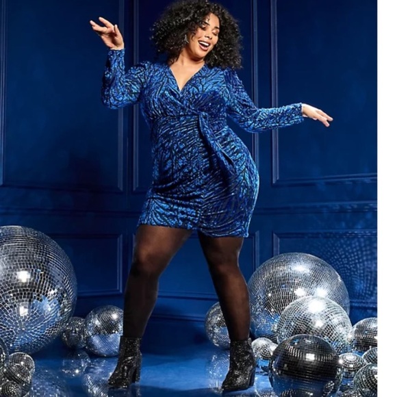 TORRID NWT AT THE KNEE VELVET HIGH SLIT DRESS - Picture 4 of 5